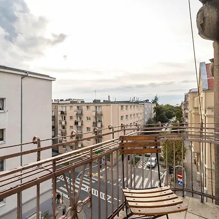 Апартаменты Spacious Family With Balcony Near Mtp By Renters *