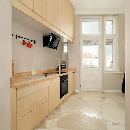 Spacious Family With Balcony Near Mtp By Renters Apartment